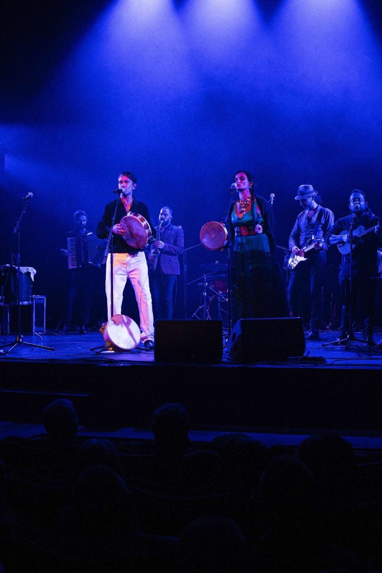 Parigi, concerto di pizzica natalizio