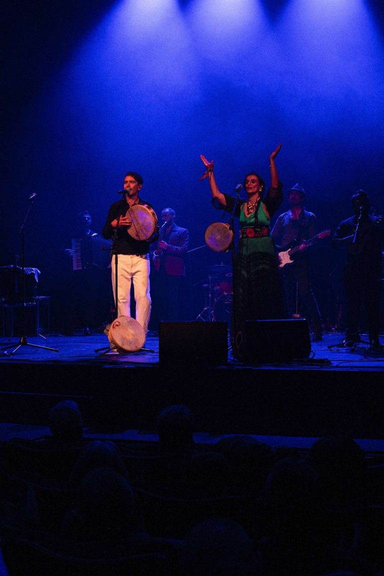 Parigi, concerto di pizzica natalizio