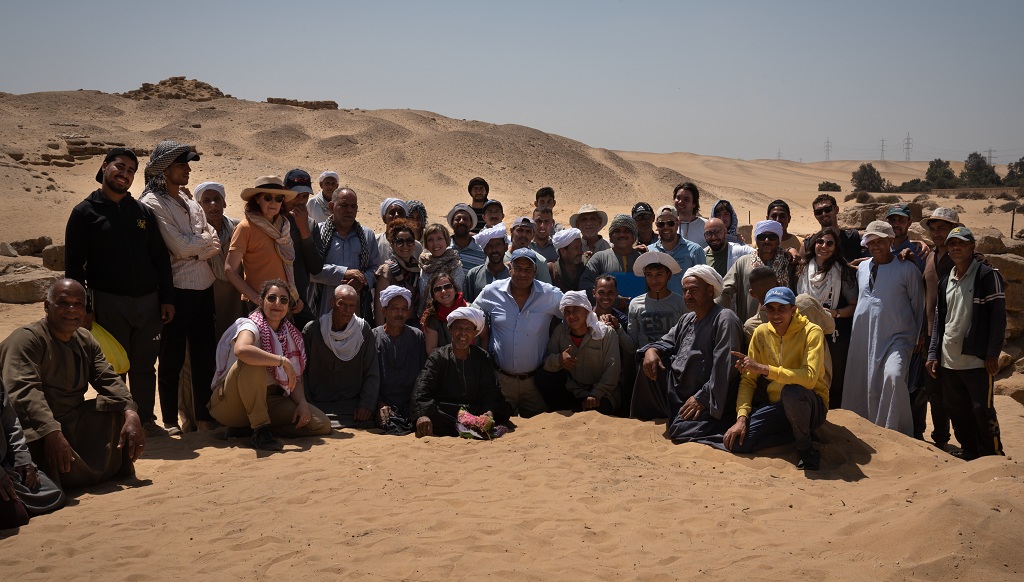 Il team della missione archeologica Italiana ad Abu Ghurab (stagione 2025).  The Italian archaeological mission team at Abu Ghurab (season 2025) Foto di / Photo by Patricia Mora.