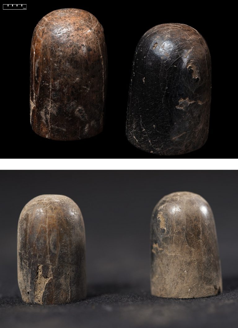 Le due pedine in legno del gioco del senet ritrovate nel tempio a valle. The two wooden pieces of the senet game found in the valley temple. Foto di / Photo by Ahmad Amin.