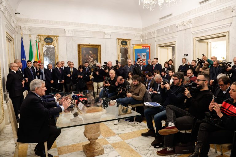 Missione del Ministro Tajani in Sicilia, Calabria e Sardegna per sostenere le imprese esportatrici colpite dal maltempo