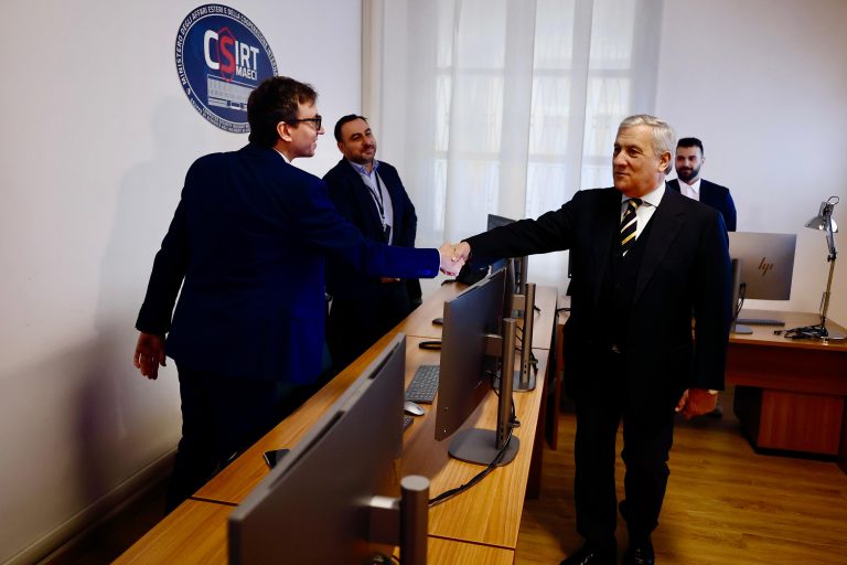 Tajani inaugura la Sala Cyber “CSIRT”
