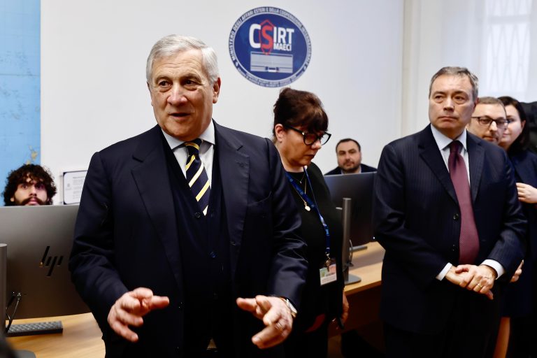 Tajani inaugura la Sala Cyber “CSIRT”