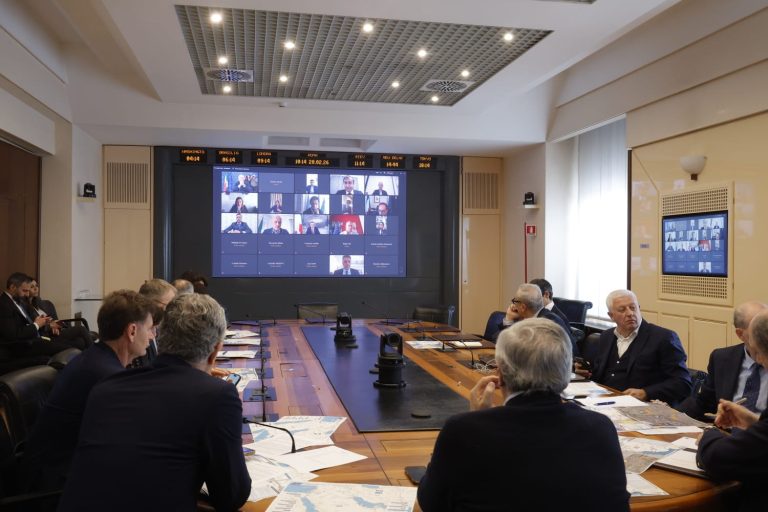 Riunione al ministero degli Esteri sulla crisi in Iran: creata una “Task Force Golfo” per l’assistenza agli italiani bloccati nella regione