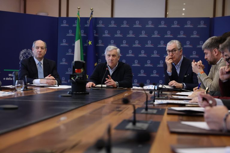 Riunione al ministero degli Esteri sulla crisi in Iran: creata una “Task Force Golfo” per l’assistenza agli italiani bloccati nella regione