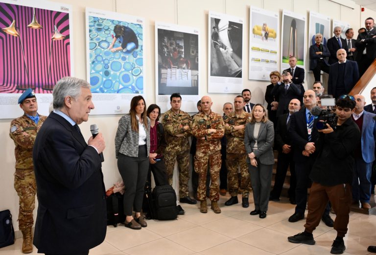 Tajani atterrato a Beirut, incontri con il Presidente Aoun, il ministro degli Esteri e il contingente italiano