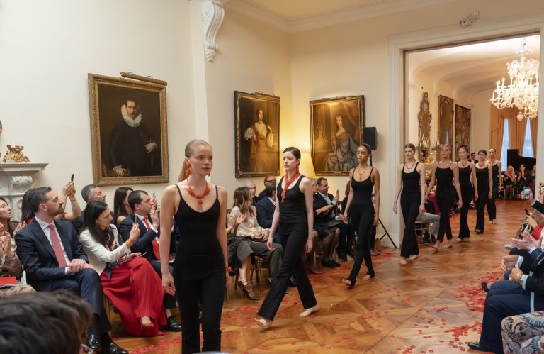 Londra, l’Ambasciata celebra la Giornata del Made in Italy con l’evento “Coral and Cameos - Catwalk and Exhibition”