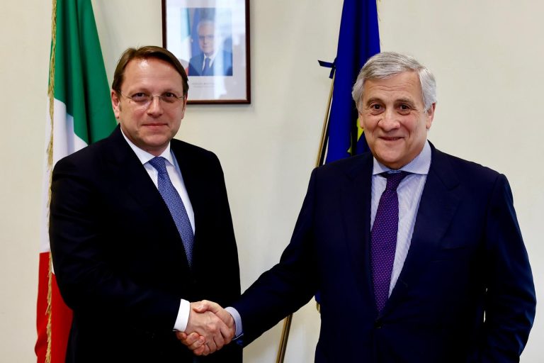 Tajani incontra il commissario europeo per la salute Várhelyi: da crisi Hormuz effetti anche su export e trasporto di medicinali