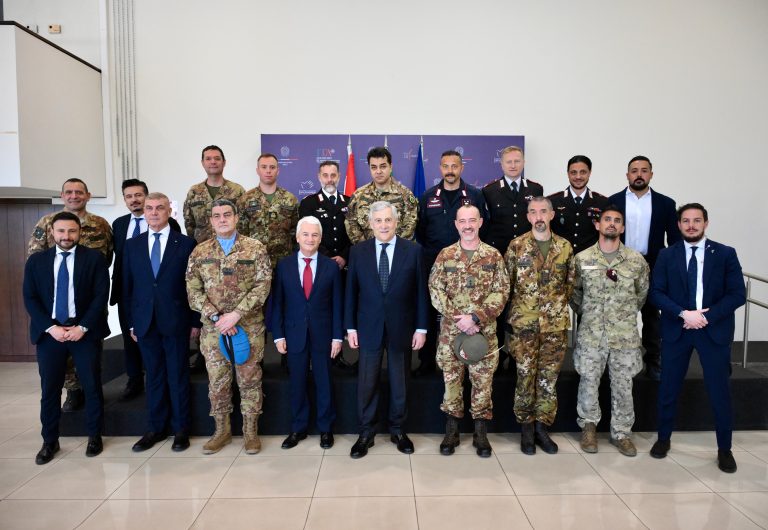 Tajani atterrato a Beirut, incontri con il Presidente Aoun, il ministro degli Esteri e il contingente italiano