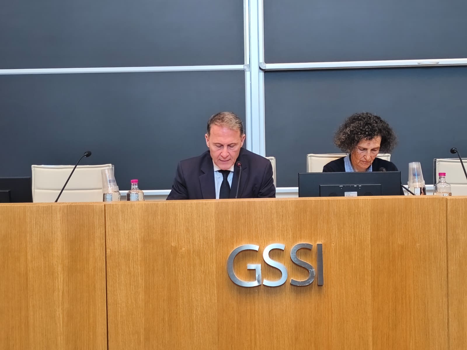 Il Vice Ministro Cirielli partecipa alla cerimonia di inaugurazione del secondo anno accademico di SPACERAISE e visita i Laboratori Nazionali del Gran Sasso