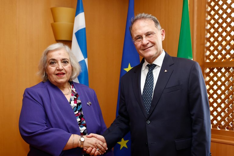 Il Vice Ministro Edmondo Cirielli incontra la Vice Ministra agli Affari Esteri della Repubblica Ellenica
