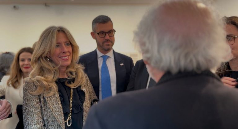 Londra, la mostra “Erasing to Create” celebra l’arte di Emilio Isgrò copertina