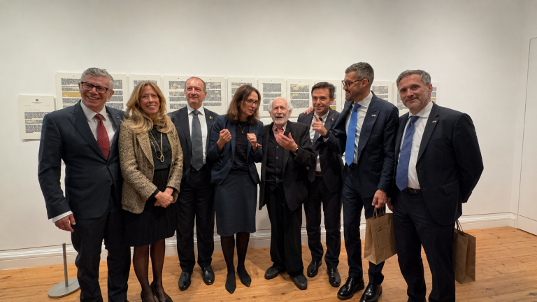 Londra, la mostra “Erasing to Create” celebra l’arte di Emilio Isgrò copertina