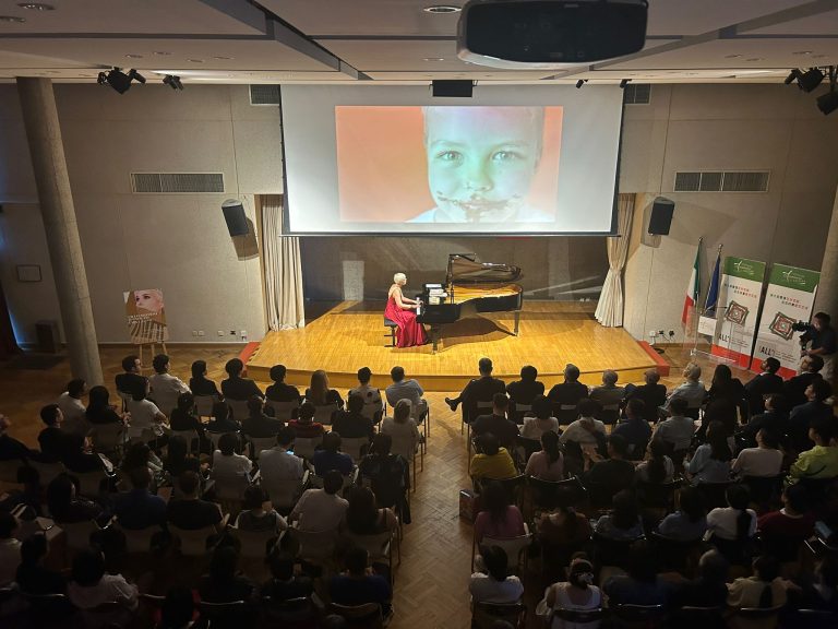 Pechino, il ritorno della compositrice Giulia Mazzoni
