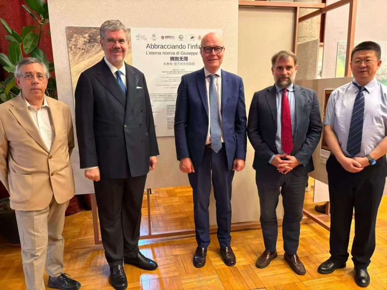 Pechino, inaugurata la mostra “Abbracciando l’infinito. L’eterna ricerca di Giuseppe Tucci”