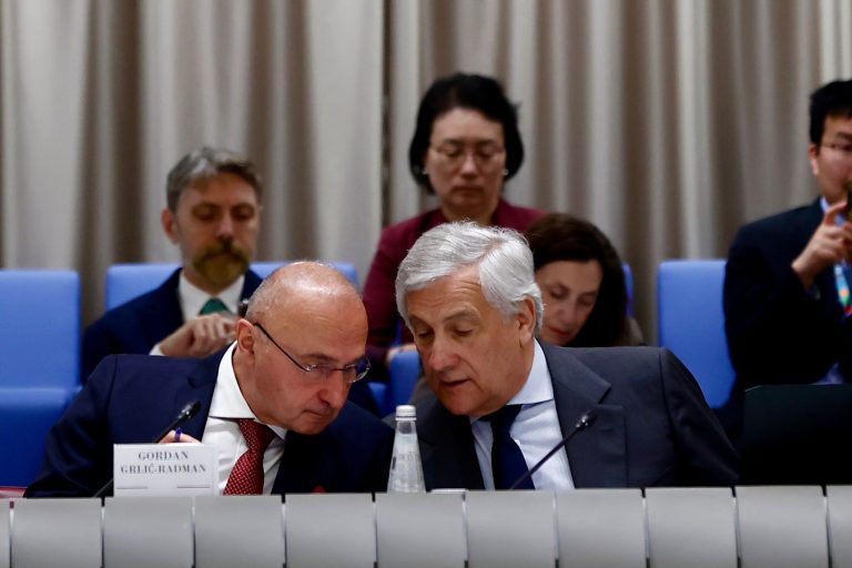 Tajani apre la riunione ItaliaFaoMed9 su blocco Hormuz e conseguenze per energia e fertilizzanti