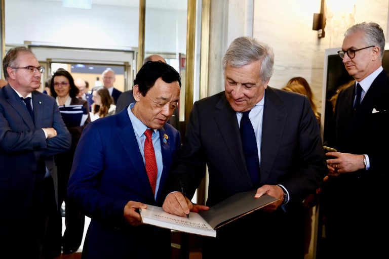 Tajani apre la riunione ItaliaFaoMed9 su blocco Hormuz e conseguenze per energia e fertilizzanti