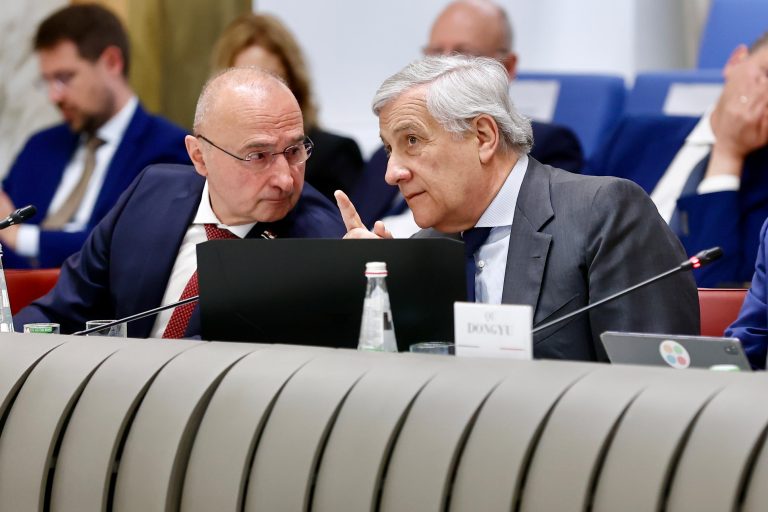 Tajani apre la riunione ItaliaFaoMed9 su blocco Hormuz e conseguenze per energia e fertilizzanti