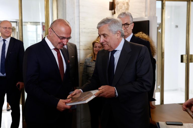 Tajani apre la riunione ItaliaFaoMed9 su blocco Hormuz e conseguenze per energia e fertilizzanti