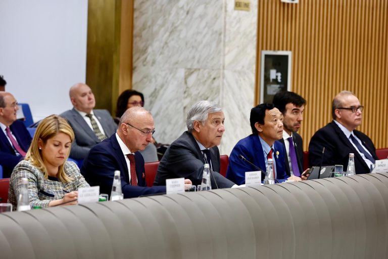Tajani apre la riunione ItaliaFaoMed9 su blocco Hormuz e conseguenze per energia e fertilizzanti