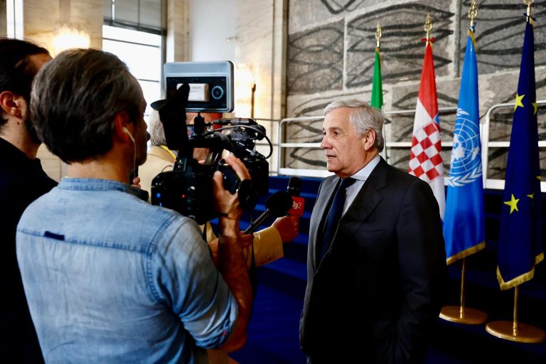 Tajani apre la riunione ItaliaFaoMed9 su blocco Hormuz e conseguenze per energia e fertilizzanti