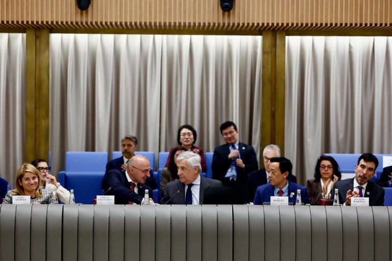 Tajani apre la riunione ItaliaFaoMed9 su blocco Hormuz e conseguenze per energia e fertilizzanti