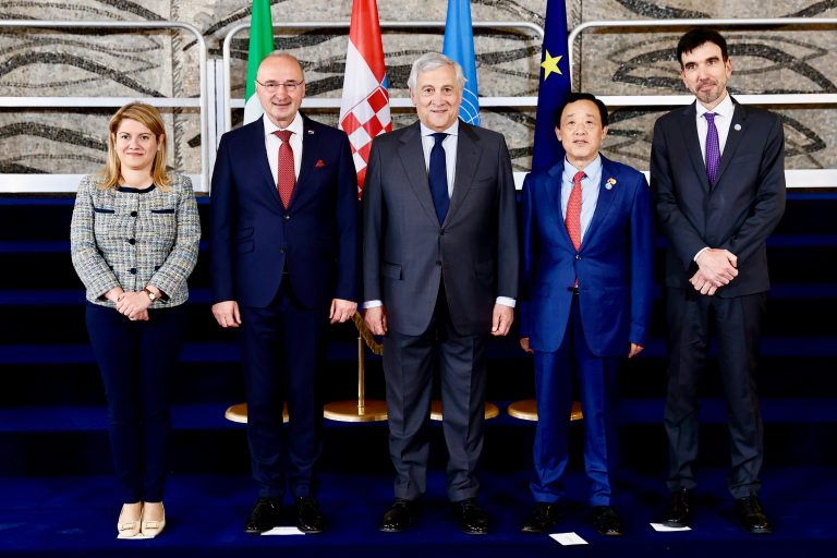 Tajani apre la riunione ItaliaFaoMed9 su blocco Hormuz e conseguenze per energia e fertilizzanti