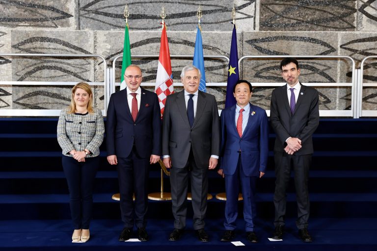 Tajani presiede riunione su Hormuz per sicurezza alimentare e accesso fertilizzanti con Croazia, FAO e circa 40 Paesi e Organizzazioni