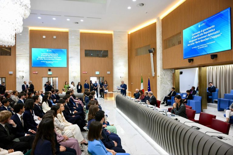 Il Ministro Antonio Tajani apre la Cerimonia di Giuramento di Fedeltà alla Repubblica dei Giovani Funzionari Diplomatici