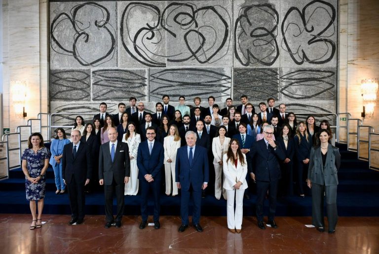 Il Ministro Antonio Tajani apre la Cerimonia di Giuramento di Fedeltà alla Repubblica dei Giovani Funzionari Diplomatici