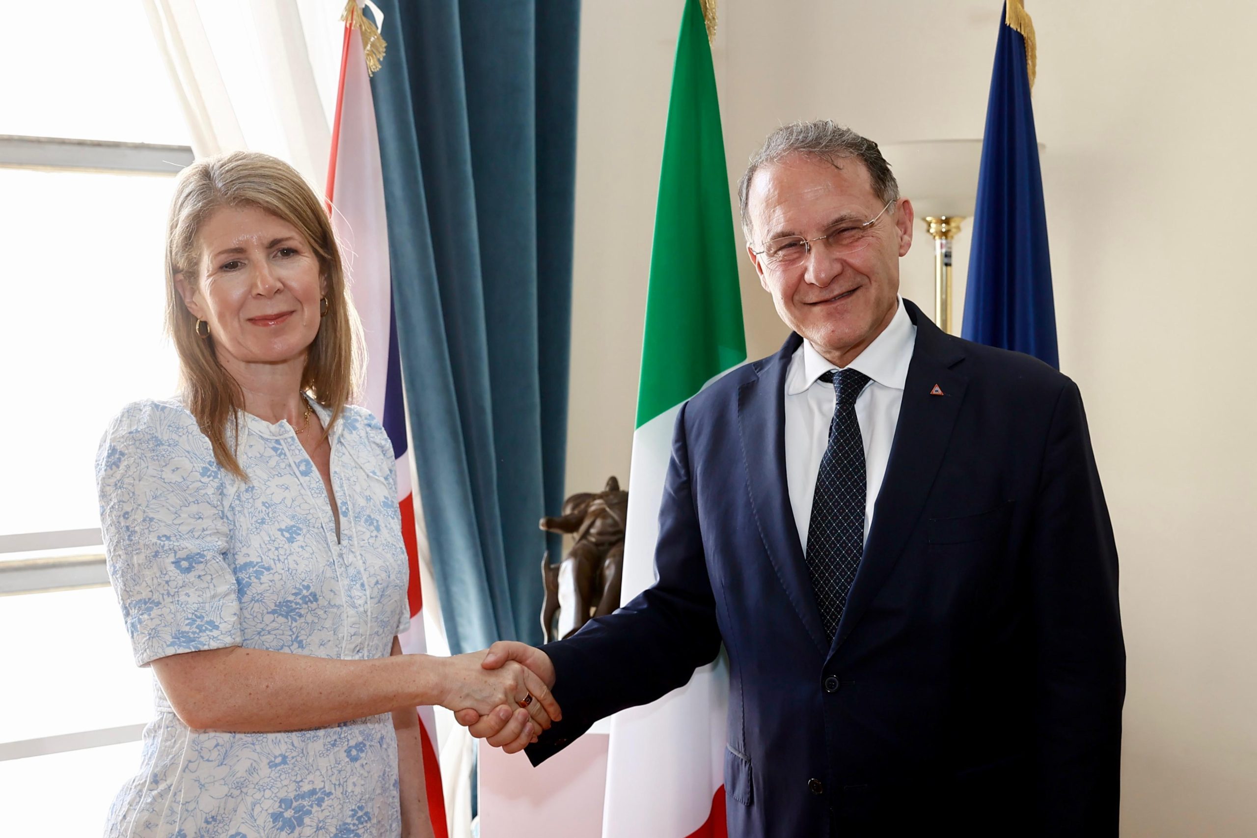 Incontro tra il Vice Ministro Cirielli e la Ministra della Gran Bretagna per la cooperazione internazionale e l’Africa del Regno Unito, Jennifer Chapman of Darlington