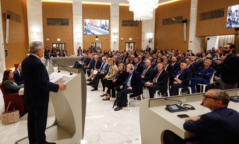 Tajani apre il Business Forum Italia-Norvegia dedicato a transizione energetica, marittimo verde, difesa e sicurezza delle infrastrutture