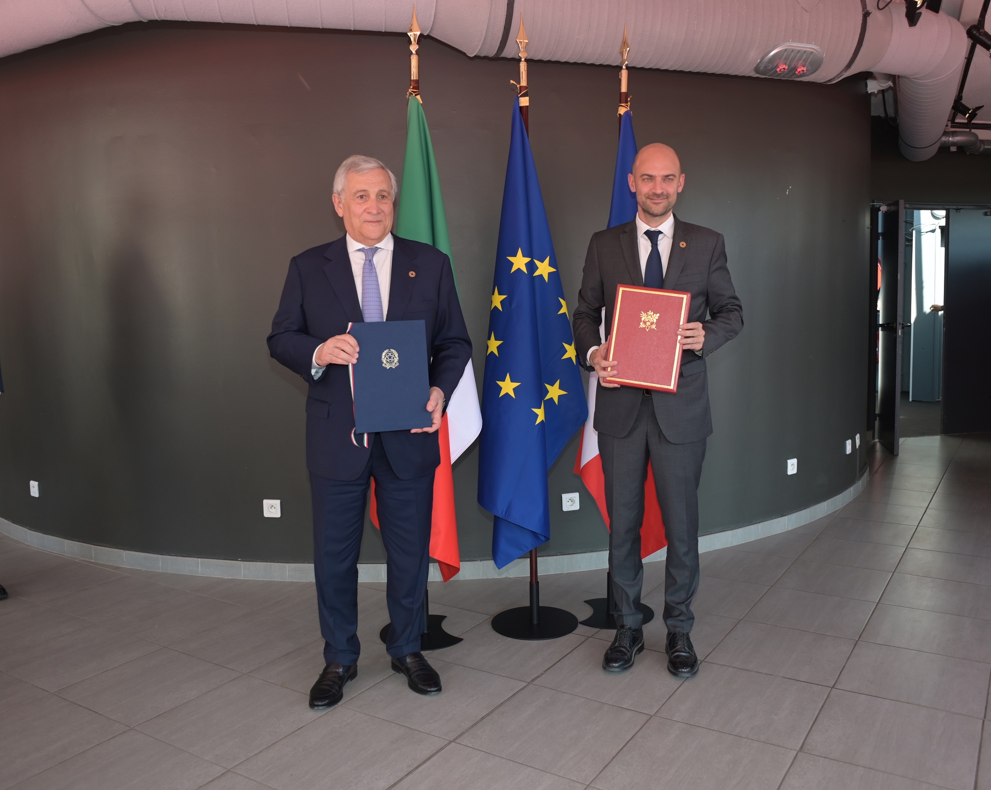 Tajani firma due dichiarazioni con il Ministro Barrot