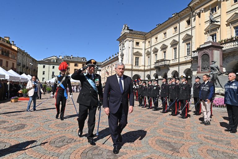 Tajani ad Aosta per celebrare il 212° anniversario della Fondazione dell’Arma dei Carabinieri