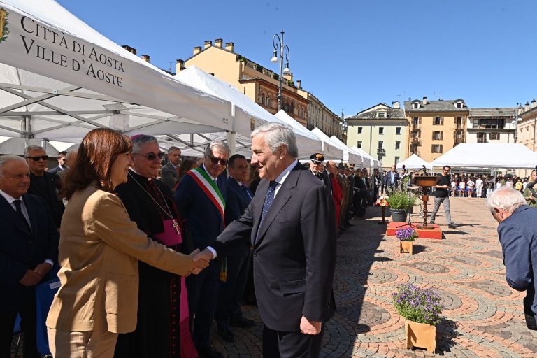 Tajani ad Aosta per celebrare il 212° anniversario della Fondazione dell’Arma dei Carabinieri