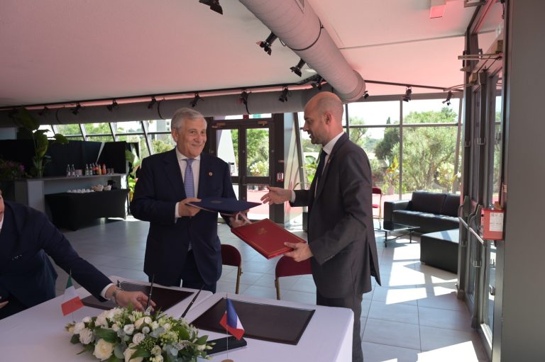 Vertice Italia-Francia: Tajani interviene al Forum economico e firma dichiarazione su cooperazione rafforzata con Ministro Barrot