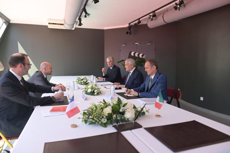 Vertice Italia-Francia: Tajani interviene al Forum economico e firma dichiarazione su cooperazione rafforzata con Ministro Barrot