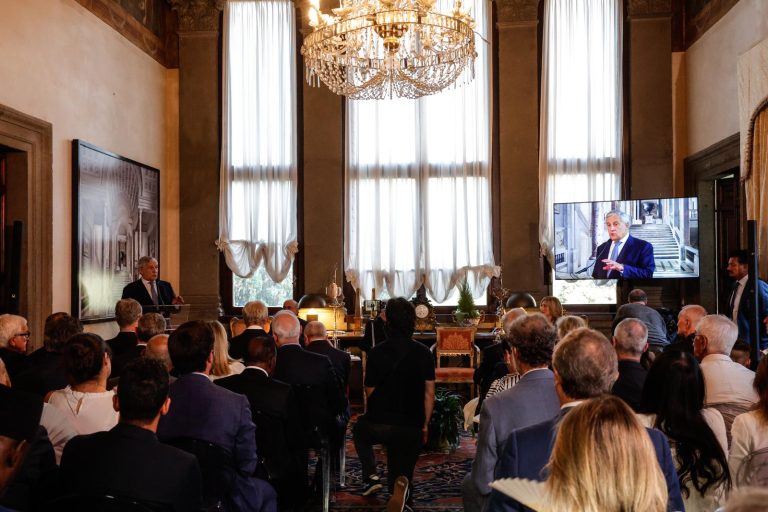 Il Ministro Tajani partecipa alla presentazione del libro “Pasqua di pace”