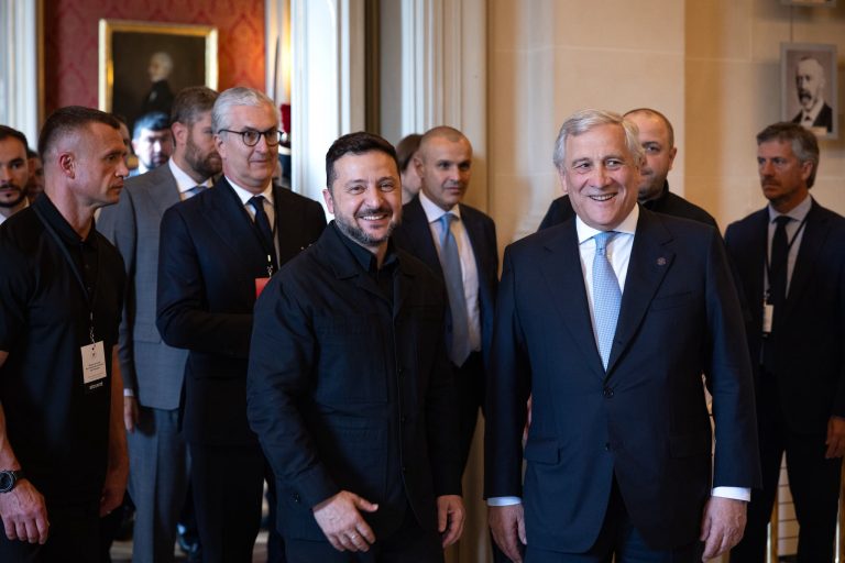Tajani a Bruxelles e Parigi per il Consiglio Affari Esteri UE, il vertice anti-missili balistici e la coalizione dei volenterosi