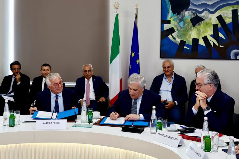 Tajani firma l’accordo MAECI–Unioncamere per il sostegno all’internazionalizzazione delle imprese