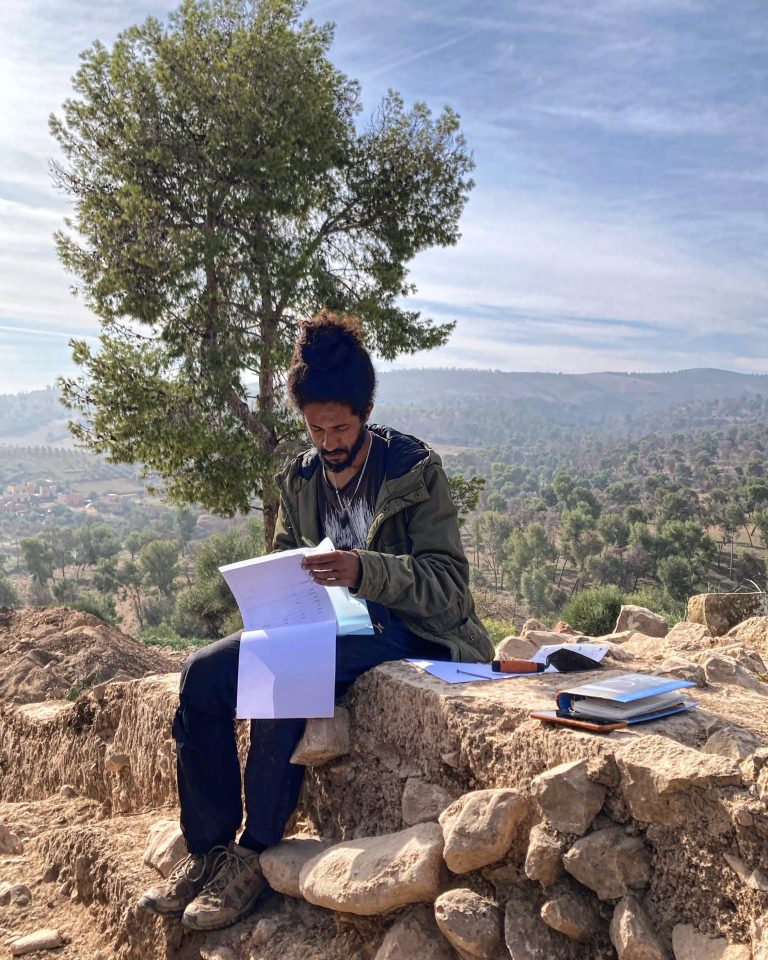 Attività di documentazione nel sito di Oued Beht (foto: G. Lucarini, Archivio OBAP) / Recording work under way at Oued Beht (photo: G. Lucarini, OBAP Archive) /