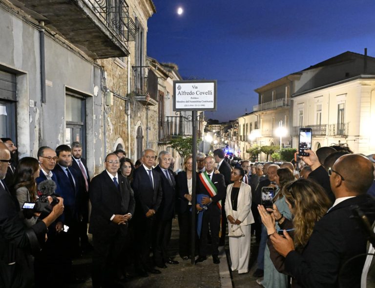Tajani a Napoli per incontro con industriali e conferenza stampa su Med Dialogues e Neapolis. Ad Avellino intitolazione della strada ad Alfredo Covelli