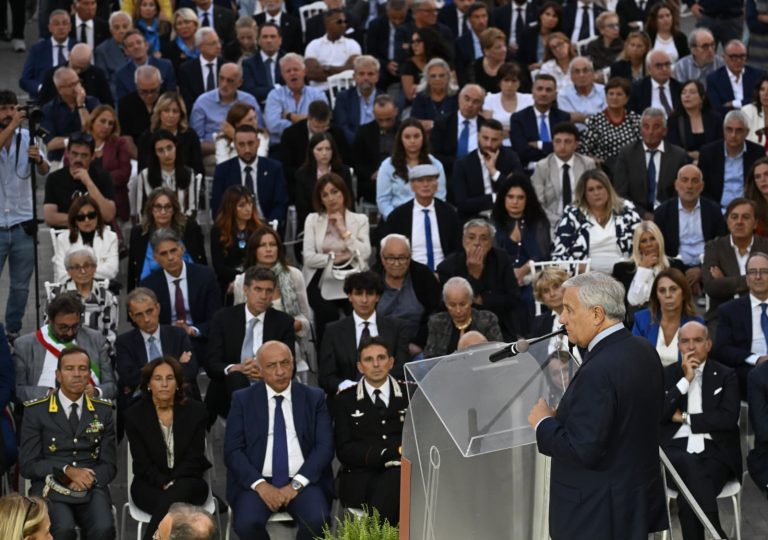 Tajani a Napoli per incontro con industriali e conferenza stampa su Med Dialogues e Neapolis. Ad Avellino intitolazione della strada ad Alfredo Covelli