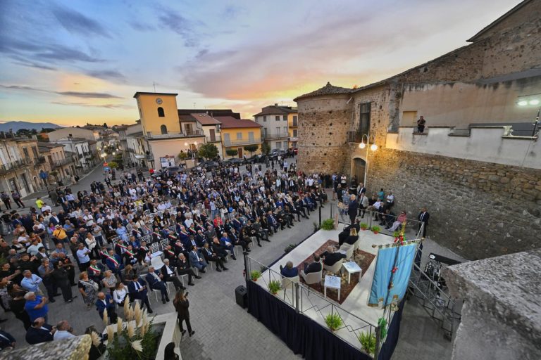 Tajani a Napoli per incontro con industriali e conferenza stampa su Med Dialogues e Neapolis. Ad Avellino intitolazione della strada ad Alfredo Covelli