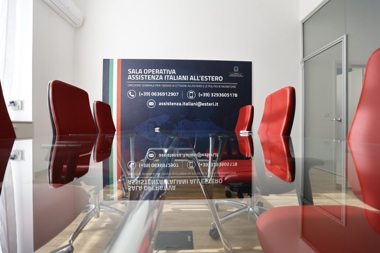 Tajani annuncia la nascita della sala per l’assistenza italiani all’estero