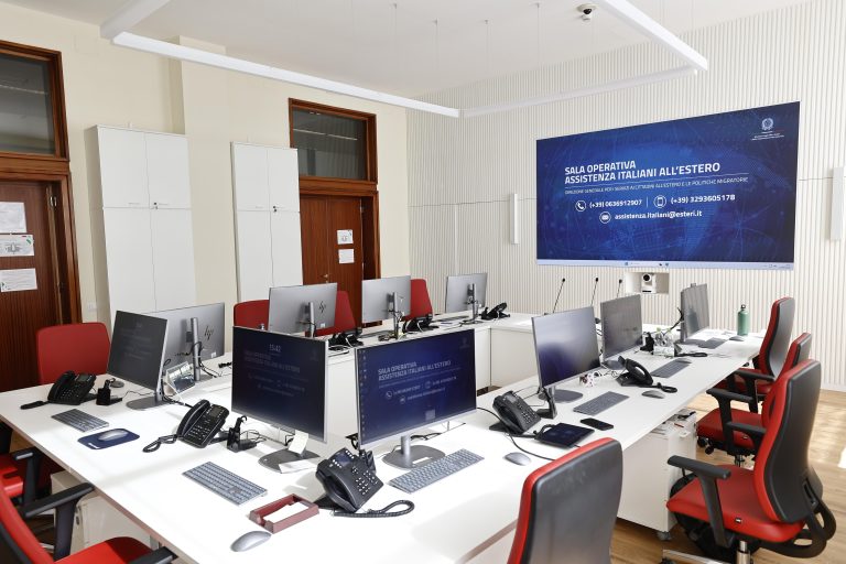 Tajani annuncia la nascita della sala per l’assistenza italiani all’estero