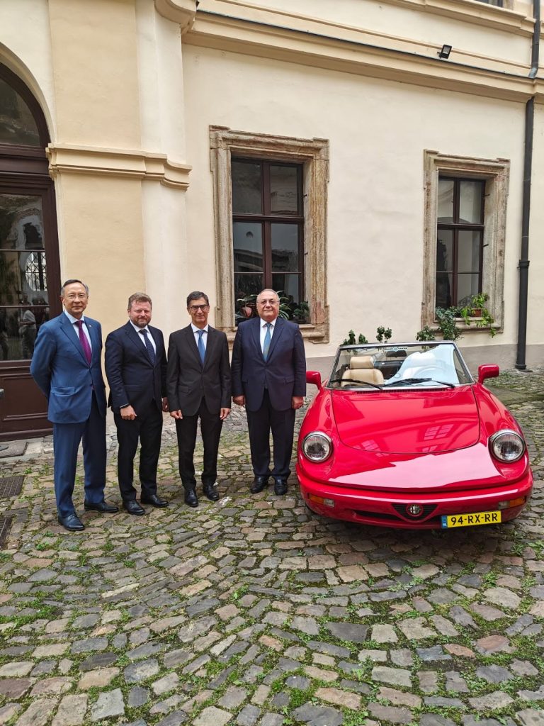 Evento Alfa Romeo-Amb Gaudiano con autorità politiche e diplomatici