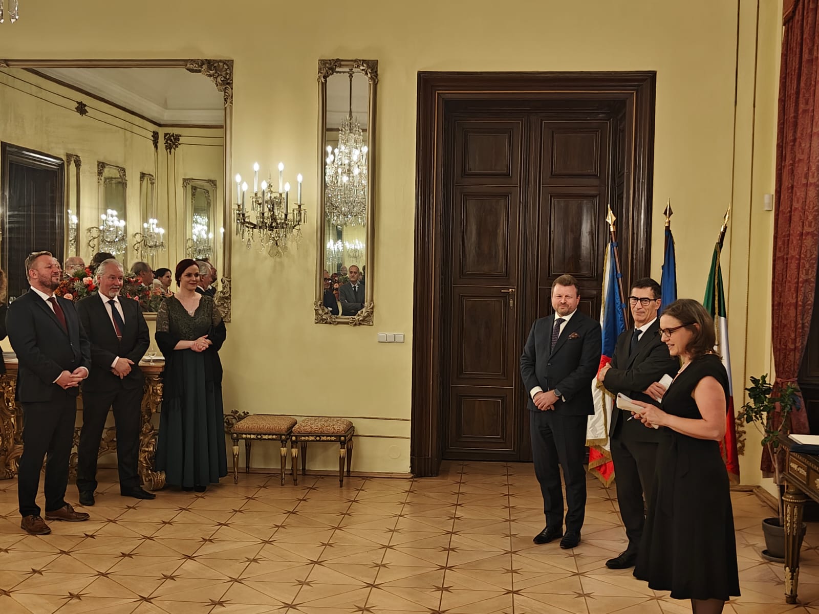 Praga, consegna dell’onorificenza di Cavaliere dell’Ordine della Stella d’Italia all’Onorevole Vojtech Munzar